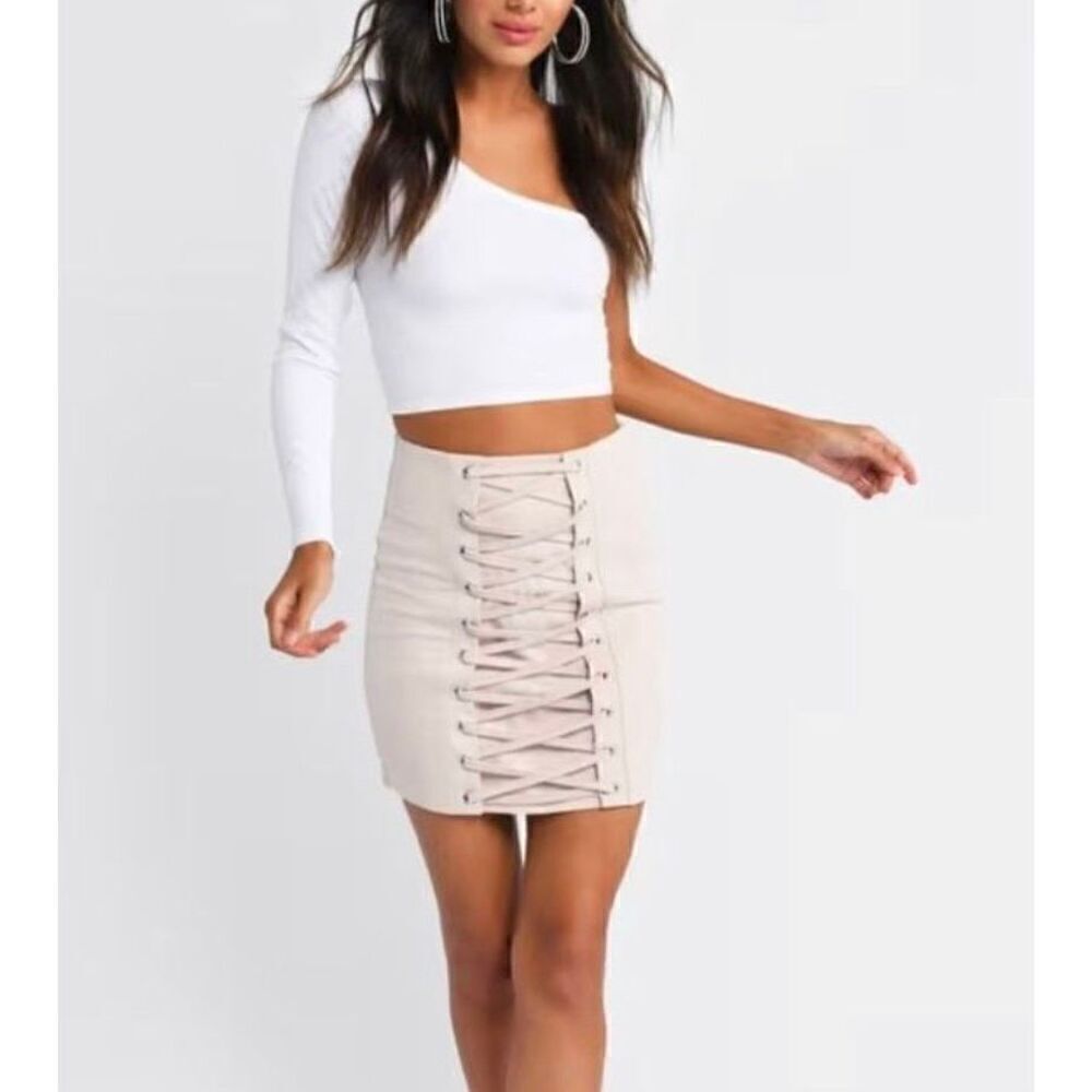 Tobi women’s nude khaki, Mehlrose lace up mini skirt, size large 